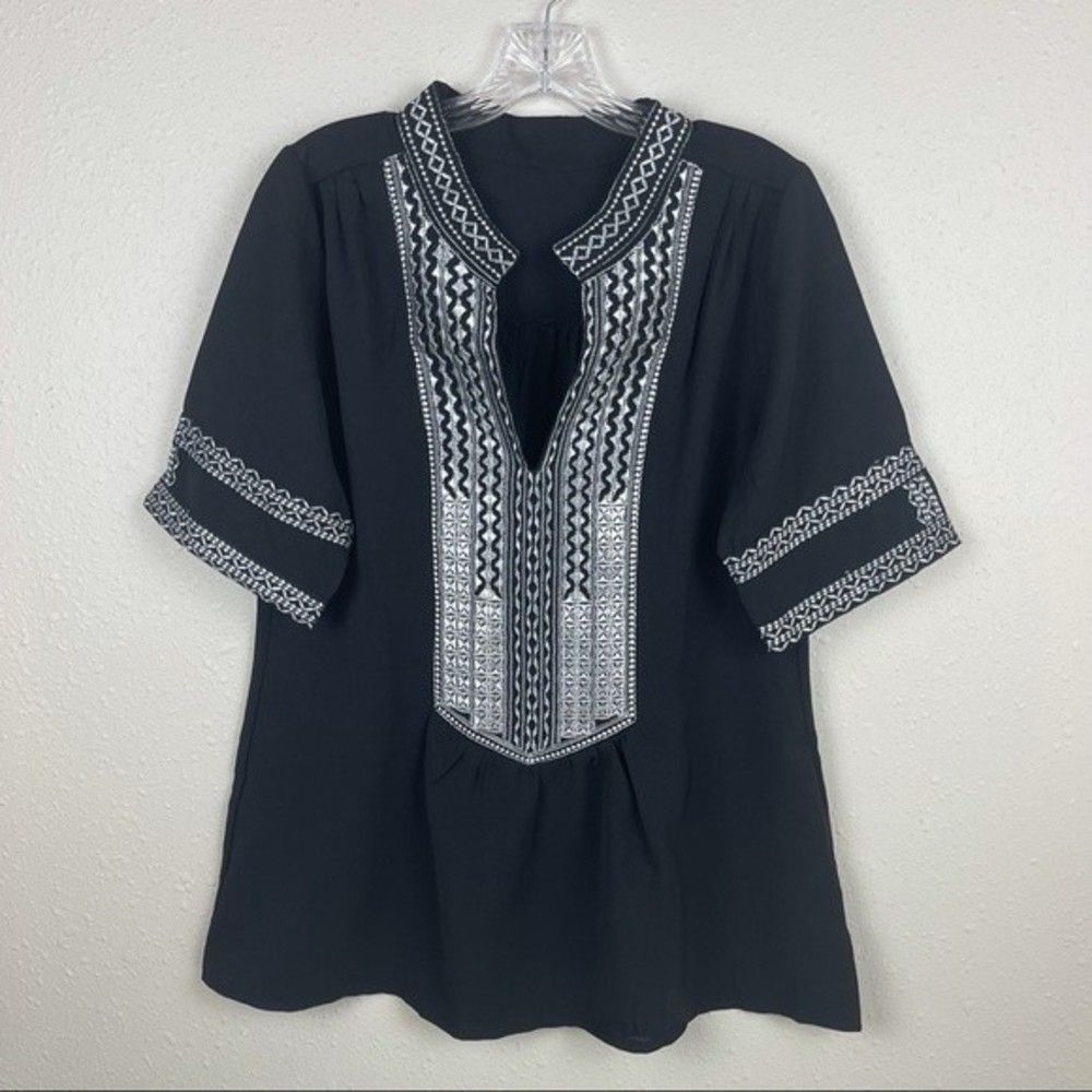 Black and White Top Size Small
